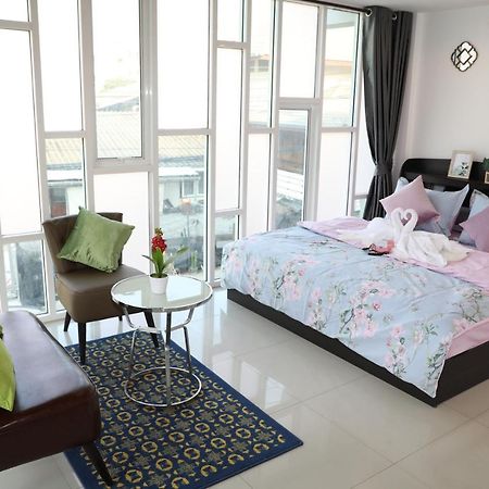 Close Maya Nimman 5Bedroom Villa Chiang Mai Extérieur photo